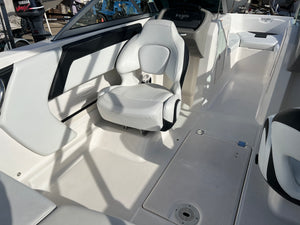 2017 Chaparral Sport 19 with Wakeboard tower