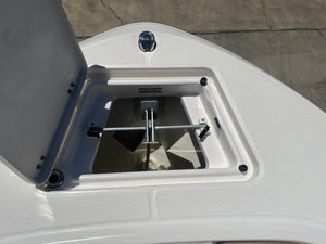 2023 Robalo R-200 Center Console 20' like new