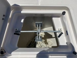 2023 Robalo R-200 Center Console 20' like new