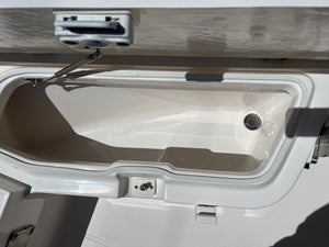 2023 Robalo R-200 Center Console 20' like new