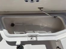 Load image into Gallery viewer, 2023 Robalo R-200 Center Console 20&#39; like new
