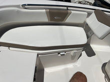 Load image into Gallery viewer, 2023 Robalo R-200 Center Console 20&#39; like new