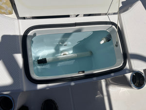 2023 Robalo R-200 Center Console 20' like new