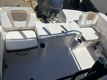 Load image into Gallery viewer, 2023 Robalo R-200 Center Console 20&#39; like new