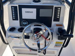 2023 Robalo R-200 Center Console 20' like new