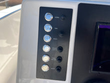 Load image into Gallery viewer, 2023 Robalo R-200 Center Console 20&#39; like new
