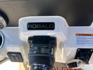 2023 Robalo R-200 Center Console 20' like new