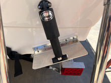 Load image into Gallery viewer, 2023 Robalo R-200 Center Console 20&#39; like new