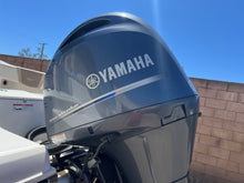Load image into Gallery viewer, 2023 Robalo R-200 Center Console 20&#39; like new