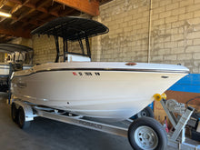 Load image into Gallery viewer, 2023 Robalo R-200 Center Console 20&#39; like new