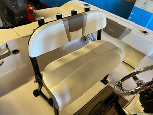 2023 Robalo R-200 Center Console 20' like new