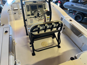 2023 Robalo R-200 Center Console 20' like new