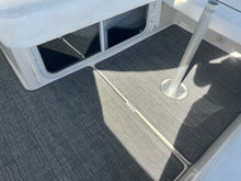 Load image into Gallery viewer, 2004 Maxum 2900 Express Cruiser (BIG PRICE DROP!)