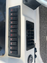 Load image into Gallery viewer, 2006 Wellcraft 290 Coastal walk around cuddy fish boat