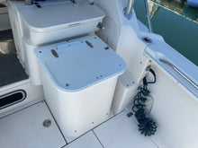 Load image into Gallery viewer, 2006 Wellcraft 290 Coastal walk around cuddy fish boat