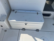 Load image into Gallery viewer, 2006 Wellcraft 290 Coastal walk around cuddy fish boat