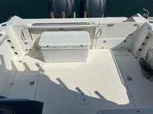 Load image into Gallery viewer, 2006 Wellcraft 290 Coastal walk around cuddy fish boat