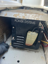 Load image into Gallery viewer, 2006 Wellcraft 290 Coastal walk around cuddy fish boat