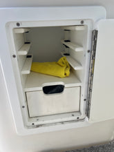 Load image into Gallery viewer, 2006 Wellcraft 290 Coastal walk around cuddy fish boat