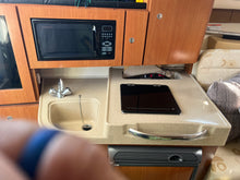 Load image into Gallery viewer, 2006 Wellcraft 290 Coastal walk around cuddy fish boat