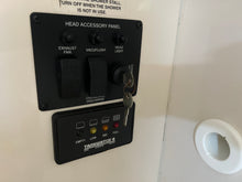 Load image into Gallery viewer, 2006 Wellcraft 290 Coastal walk around cuddy fish boat