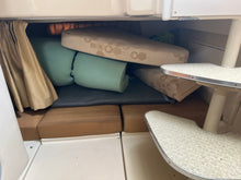 Load image into Gallery viewer, 2006 Wellcraft 290 Coastal walk around cuddy fish boat