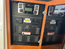 Load image into Gallery viewer, 2006 Wellcraft 290 Coastal walk around cuddy fish boat