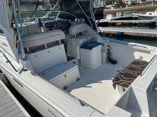 Load image into Gallery viewer, 2006 Wellcraft 290 Coastal walk around cuddy fish boat