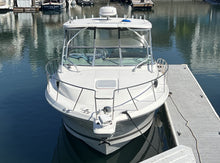 Load image into Gallery viewer, 2006 Wellcraft 290 Coastal walk around cuddy fish boat