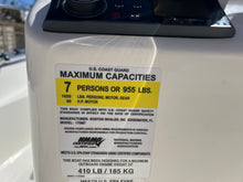 Load image into Gallery viewer, 2016 Boston Whaler 17 Montauk center console