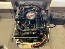 Load image into Gallery viewer, 2004 Bayliner 210 Cuddy