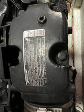 Load image into Gallery viewer, 2004 Bayliner 210 Cuddy