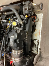 Load image into Gallery viewer, 2004 Bayliner 210 Cuddy
