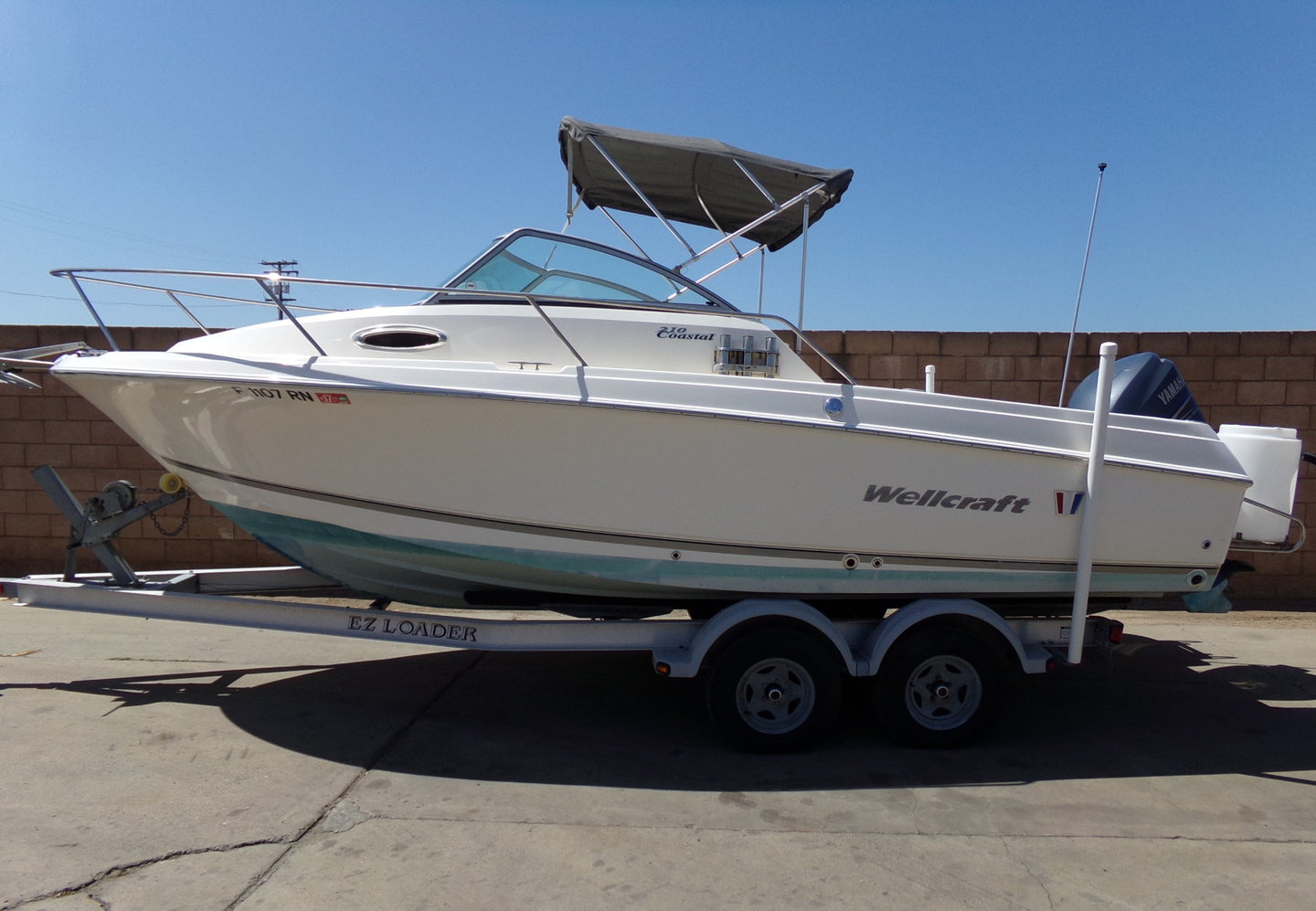 2009 Wellcraft 210 Coastal Walk Around Cuddy Fish Boat