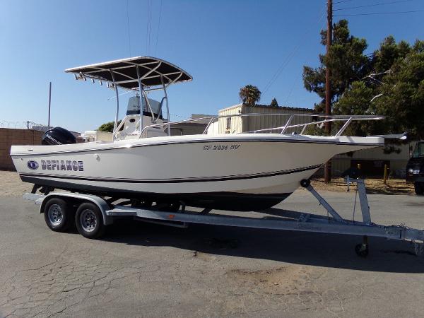 2014 Defiance Commander 220 NT Center Console Saltwater Fishing Boat