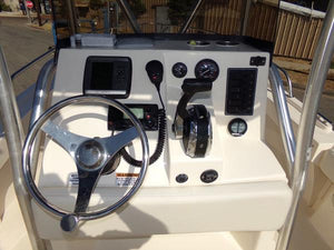 2014 Defiance Commander 220 NT Center Console Saltwater Fishing Boat
